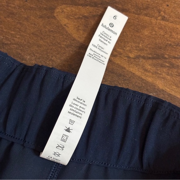 Lululemon 🍋 New On The Fly Shorts Navy Blue Size 6 - Picture 10 of 11